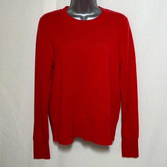 J. Crew Sweaters - NEW J Crew Cashmere classic-fit crewneck sweater!!!